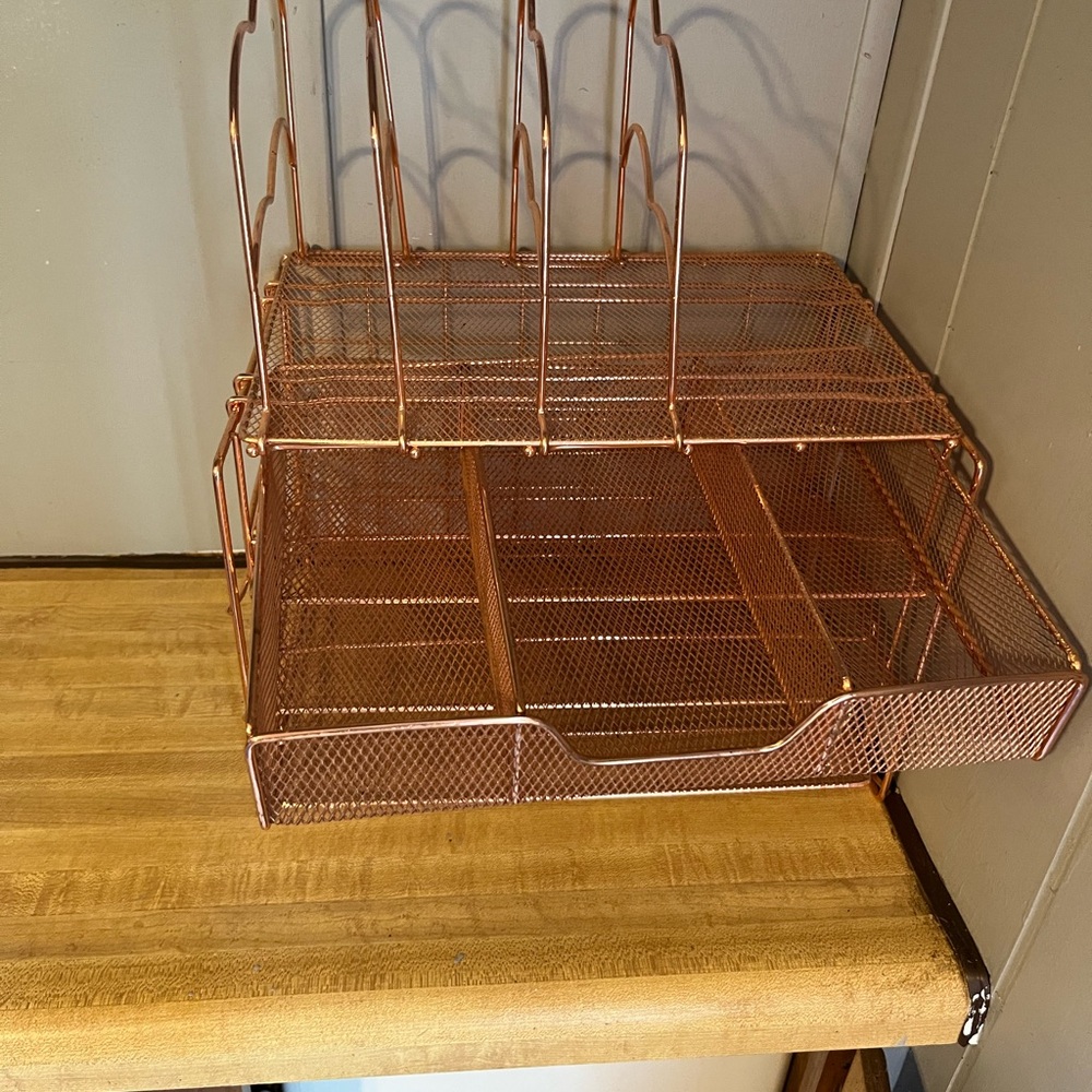 Copper Wire Mesh Storage Rack - Picture 2 of 2